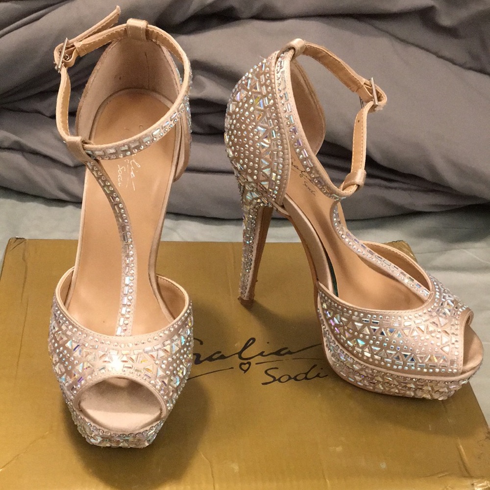 Thalia Sodi sparkly heels